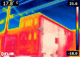 表面温度を表示した赤外線サーモグラフィの写真1