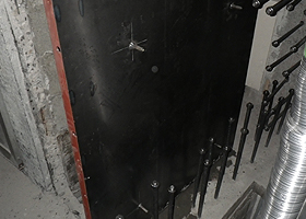 柱補強部の鋼板設置